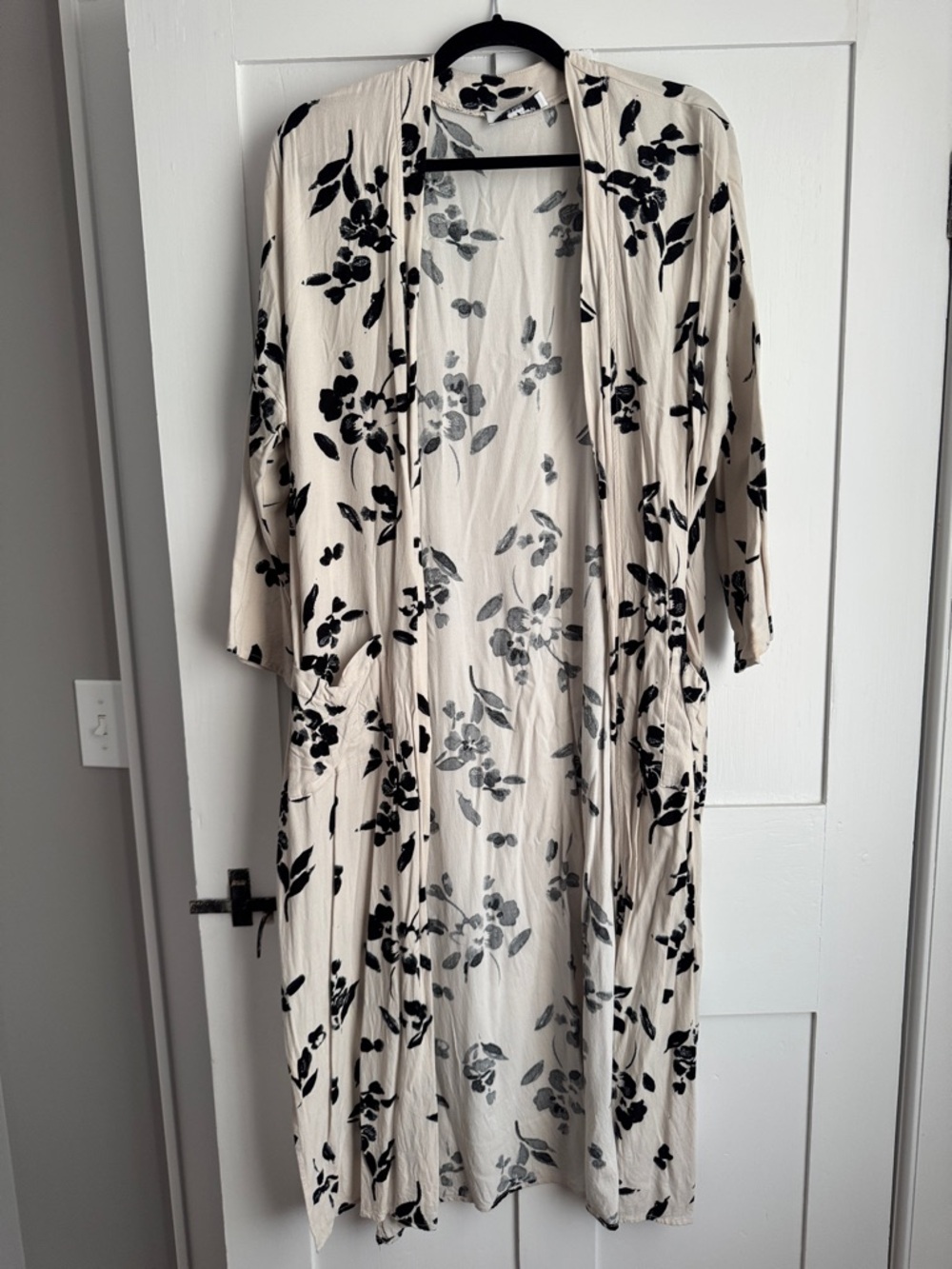 Carly Jean Los Angeles Cream and Black Floral Kimono